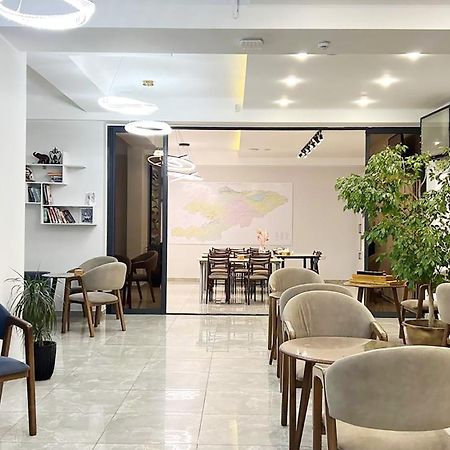 Compass Hostel Bişkek Dış mekan fotoğraf