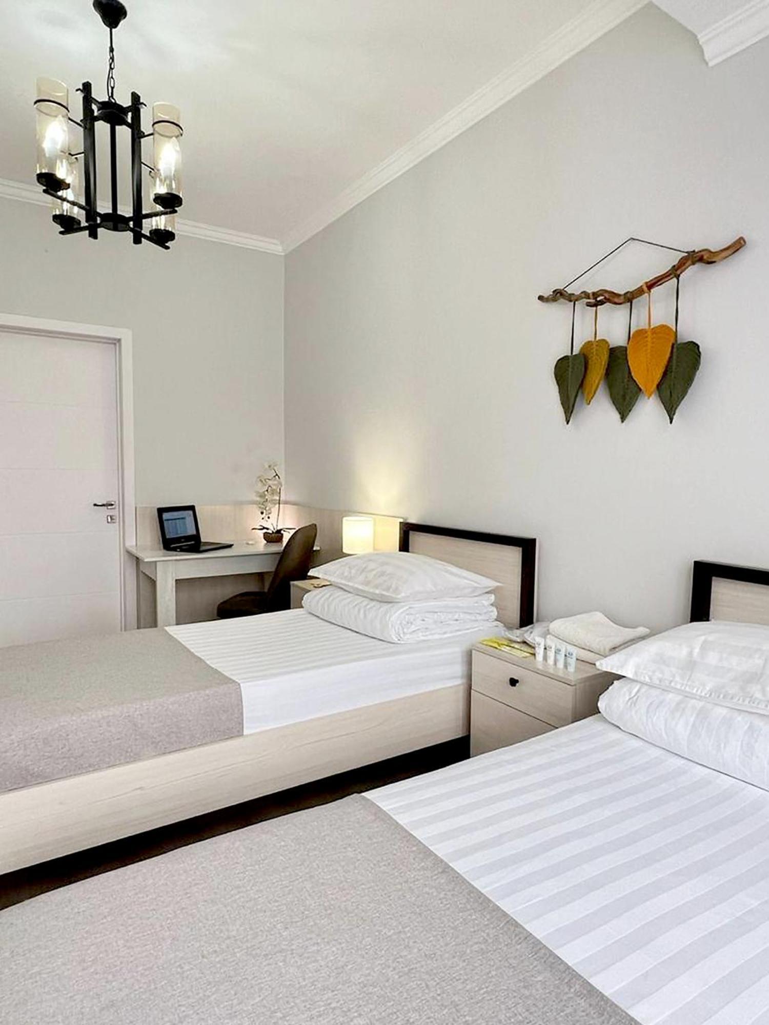 Compass Hostel Bişkek Dış mekan fotoğraf