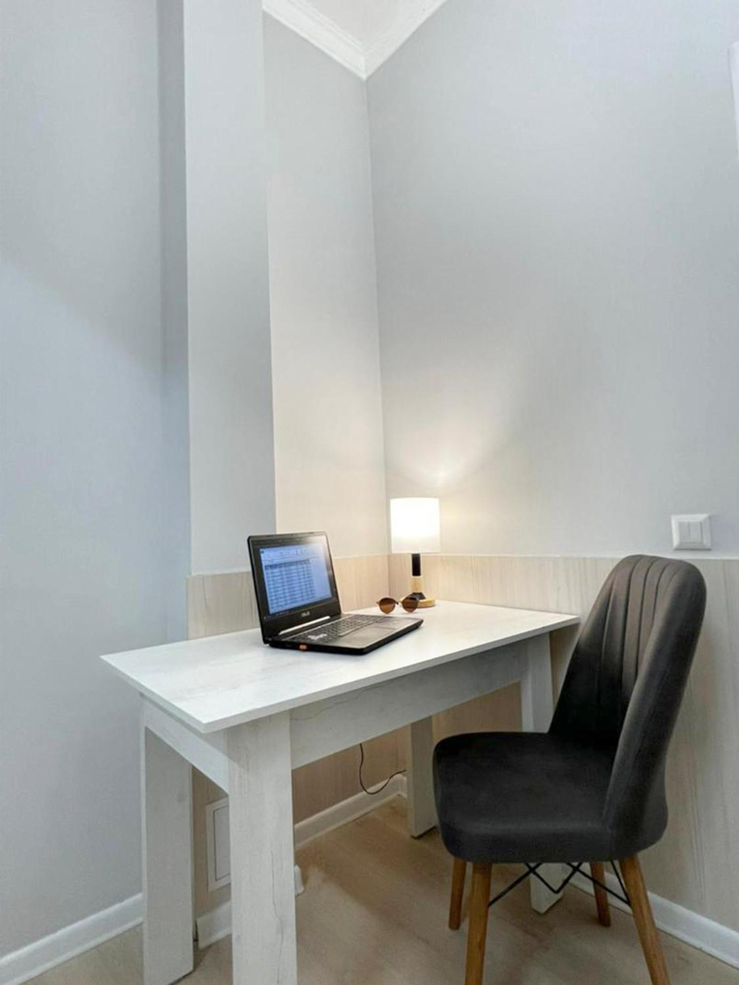 Compass Hostel Bişkek Dış mekan fotoğraf