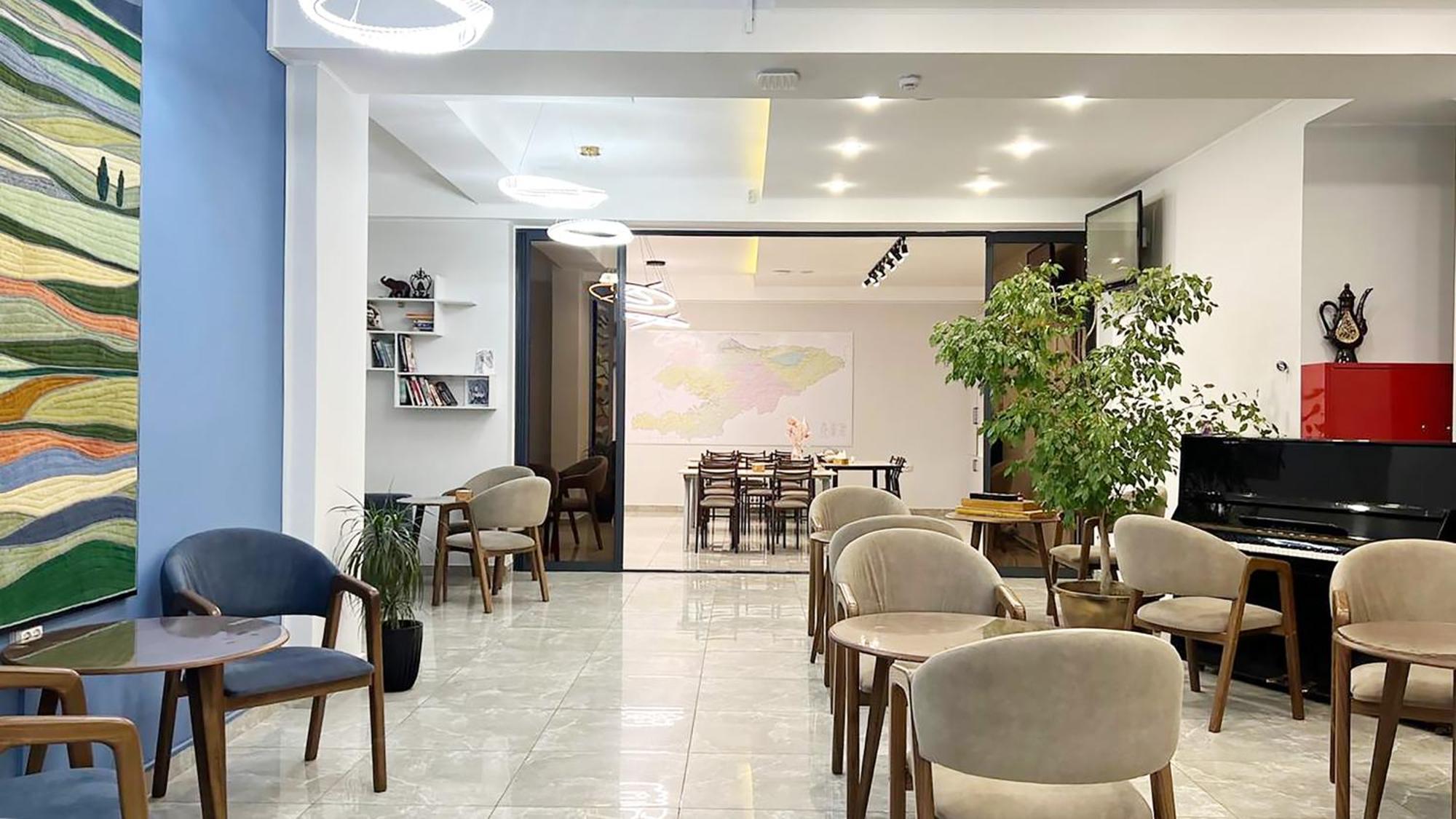 Compass Hostel Bişkek Dış mekan fotoğraf