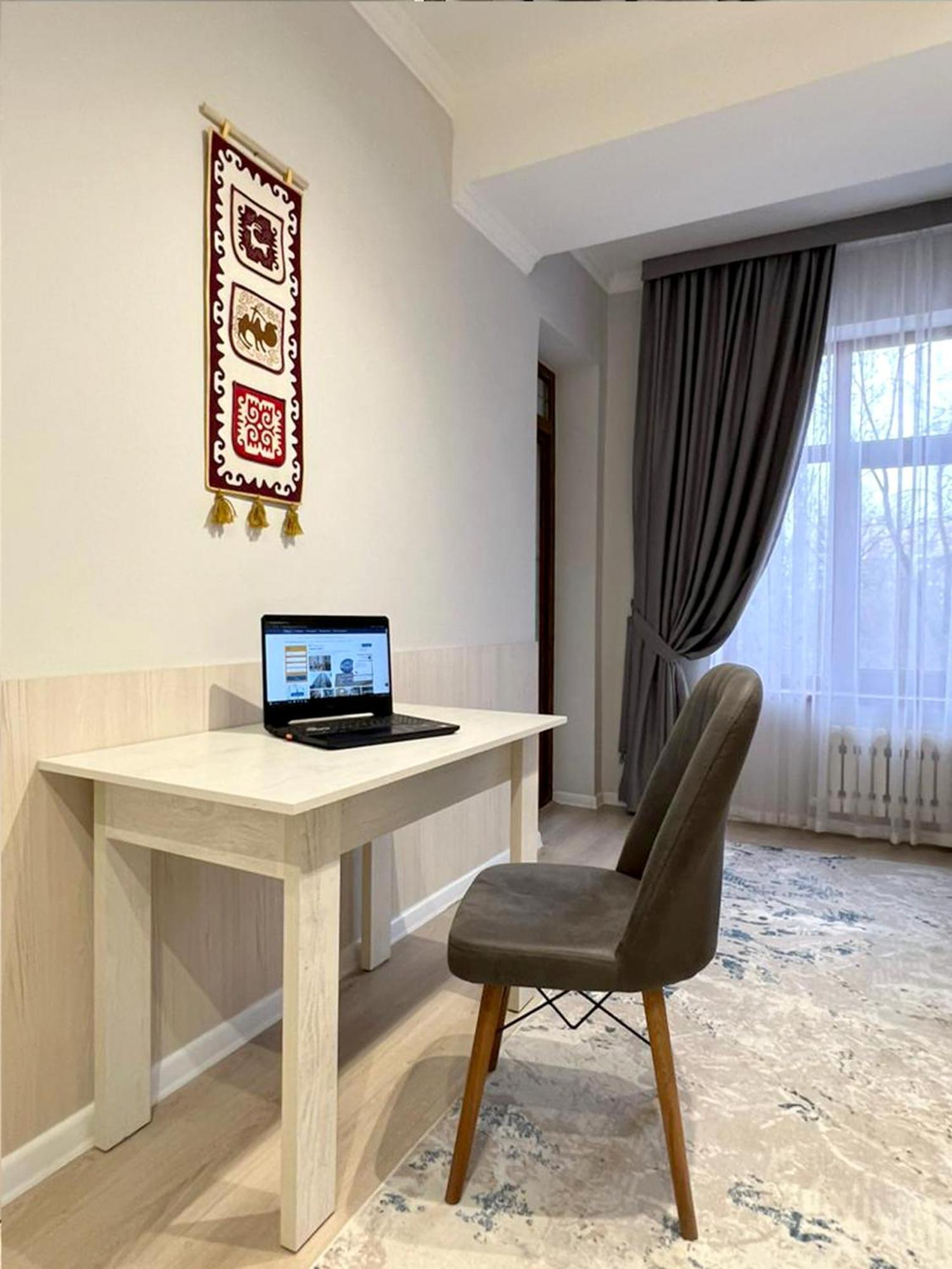 Compass Hostel Bişkek Dış mekan fotoğraf