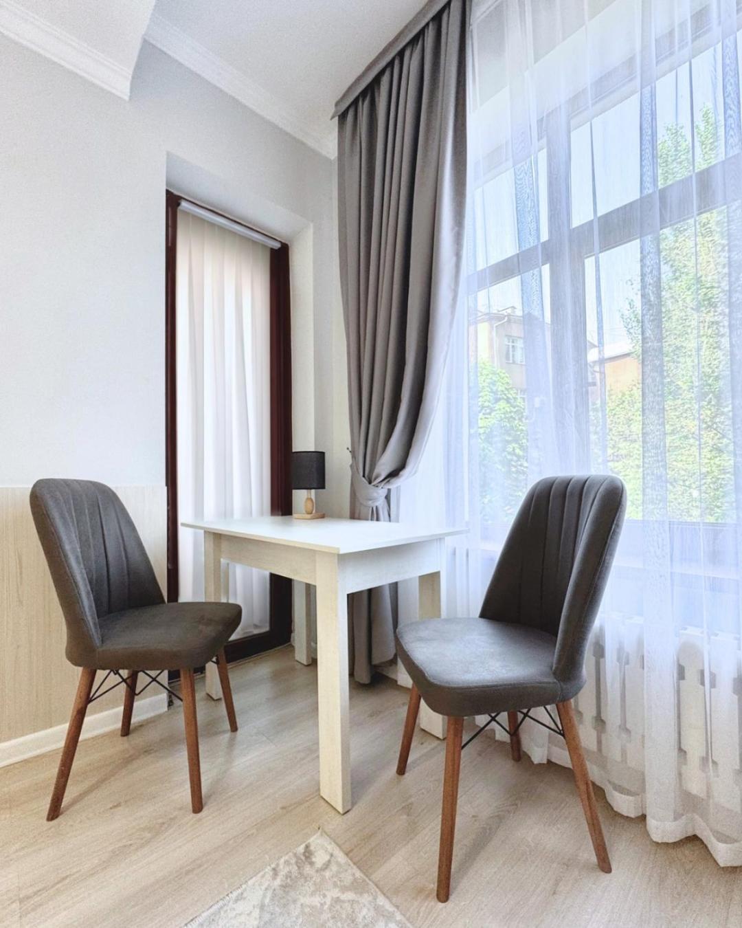 Compass Hostel Bişkek Dış mekan fotoğraf