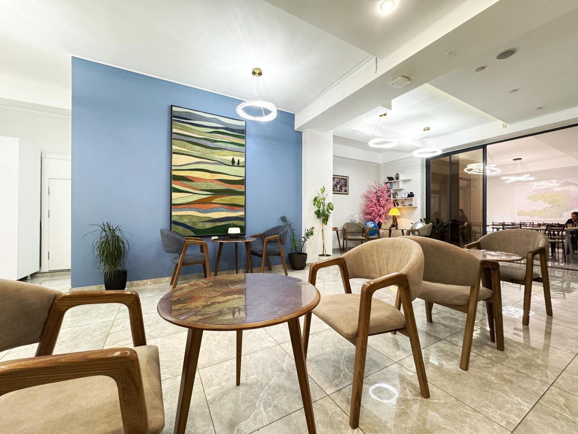 Compass Hostel Bişkek Dış mekan fotoğraf