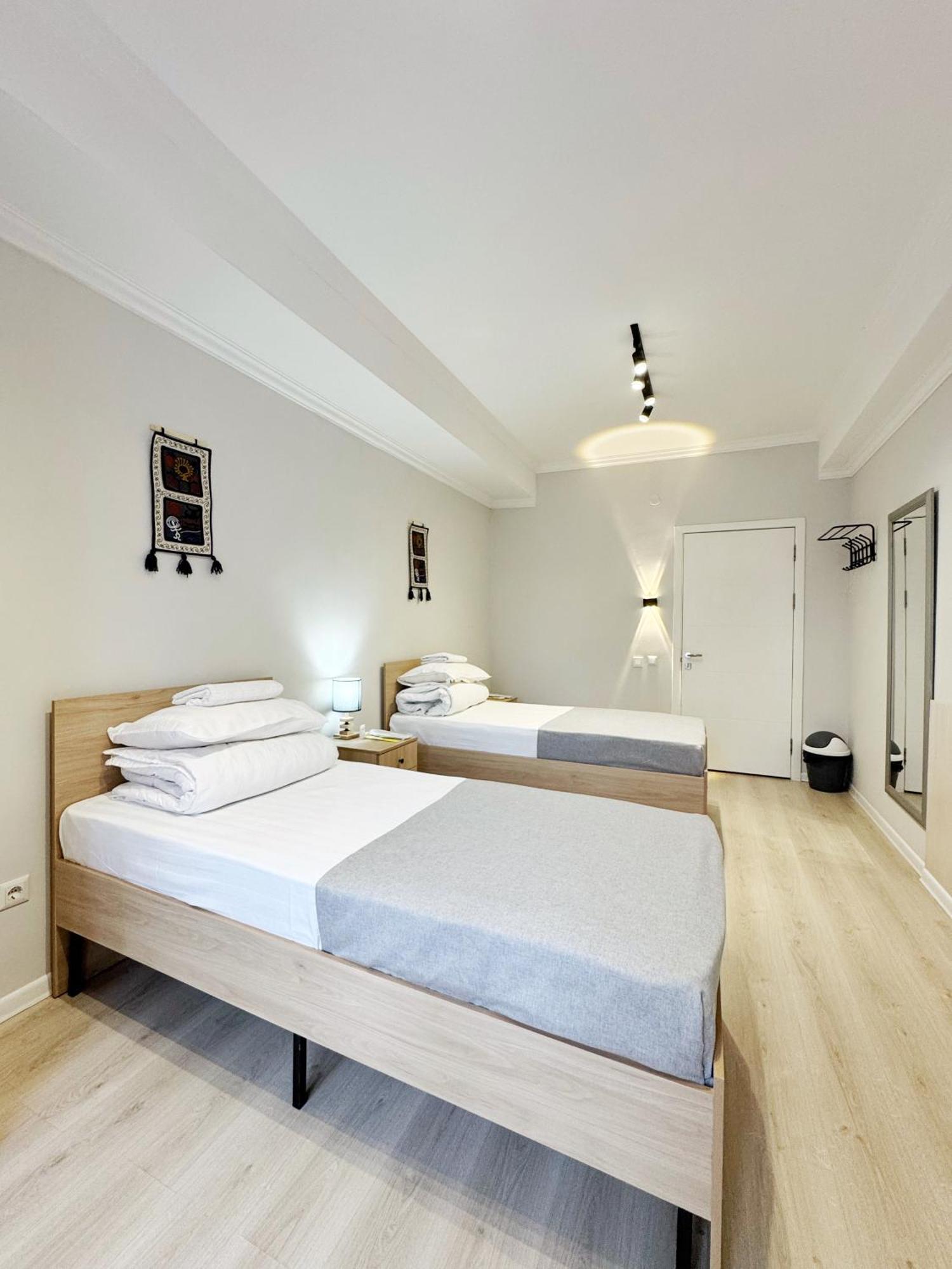Compass Hostel Bişkek Dış mekan fotoğraf