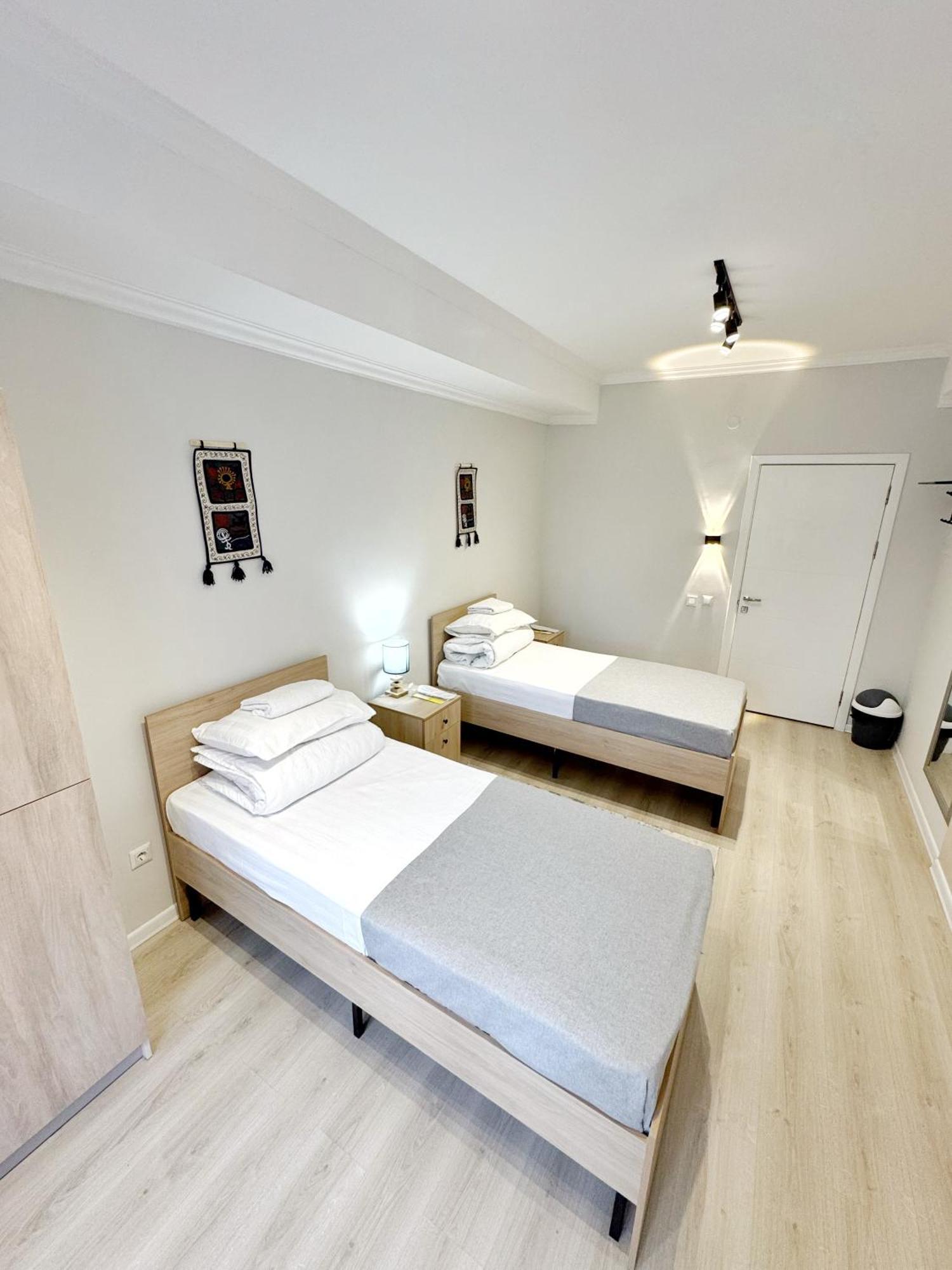 Compass Hostel Bişkek Dış mekan fotoğraf